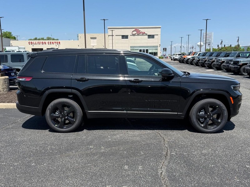 Jeep Grand Cherokee L Vehicle Image 02