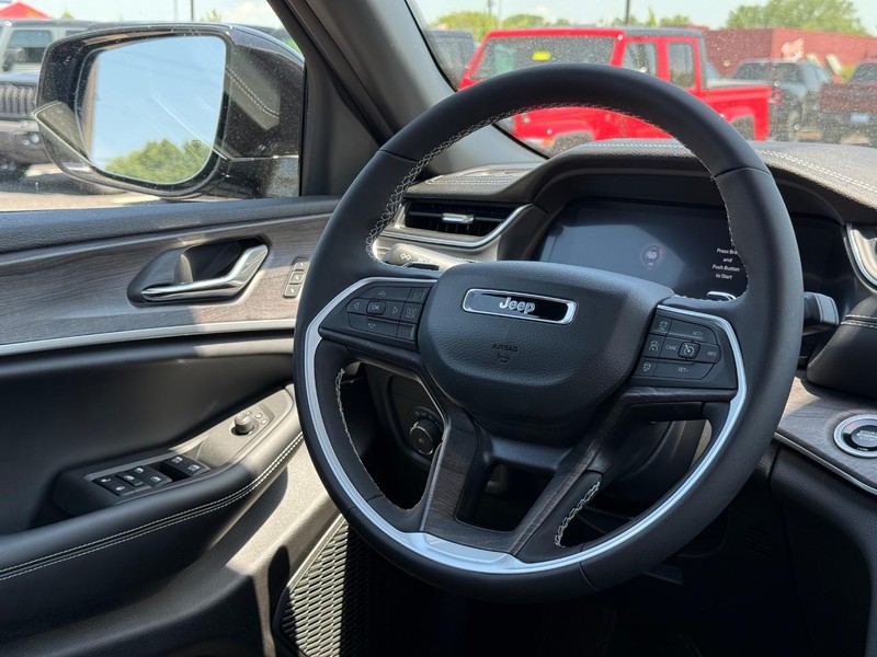Jeep Grand Cherokee L Vehicle Image 08