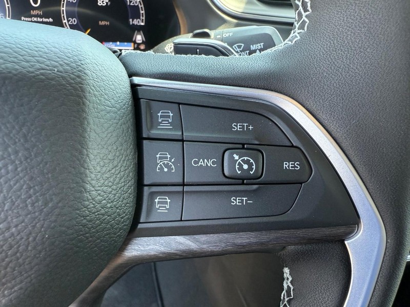 Jeep Grand Cherokee L Vehicle Image 10