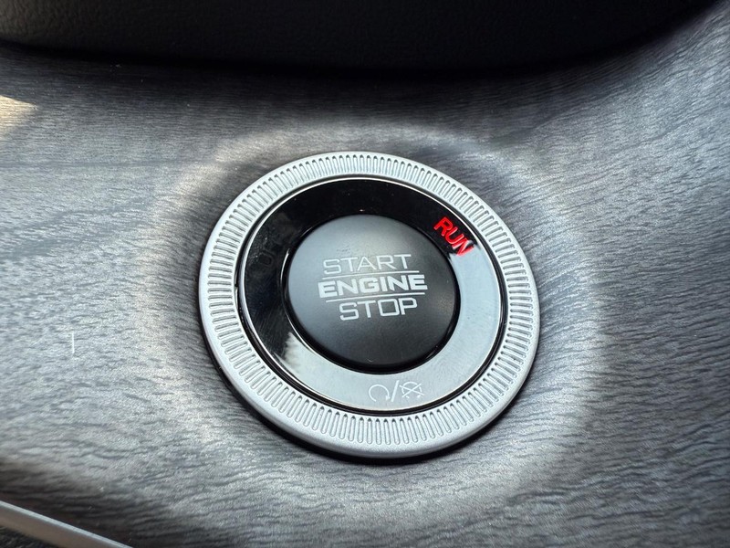 Jeep Grand Cherokee L Vehicle Image 11