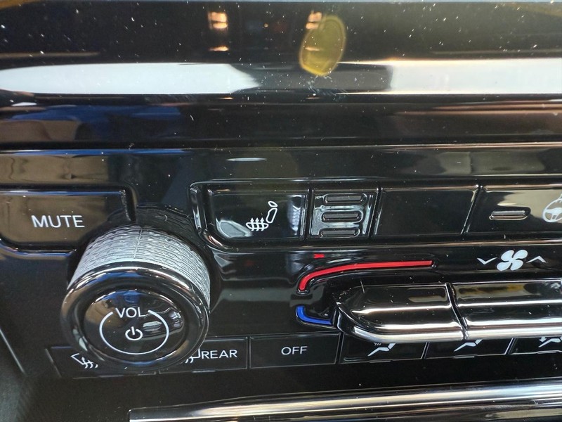 Jeep Grand Cherokee L Vehicle Image 12