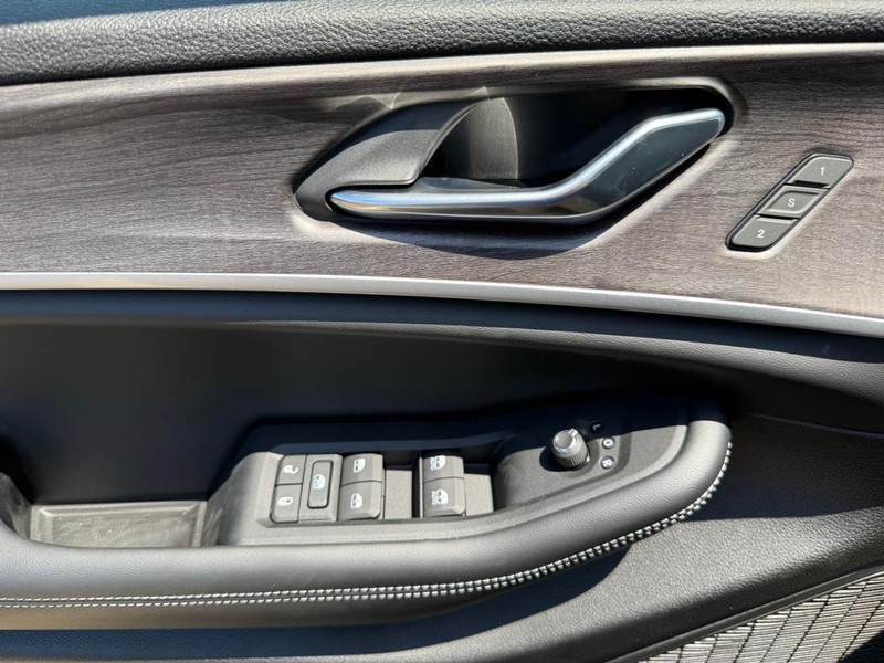 Jeep Grand Cherokee L Vehicle Image 20