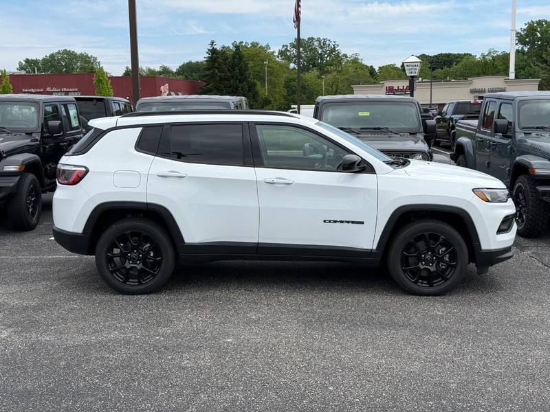 Jeep Compass Vehicle Image 02