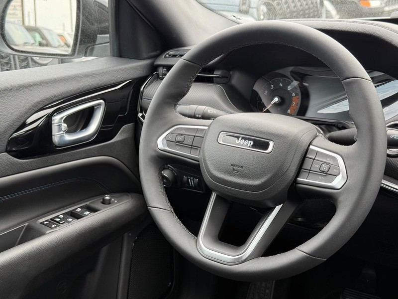 Jeep Compass Vehicle Image 06