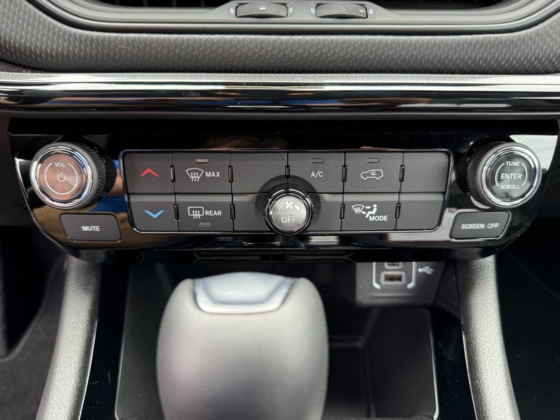 Jeep Compass Vehicle Image 12