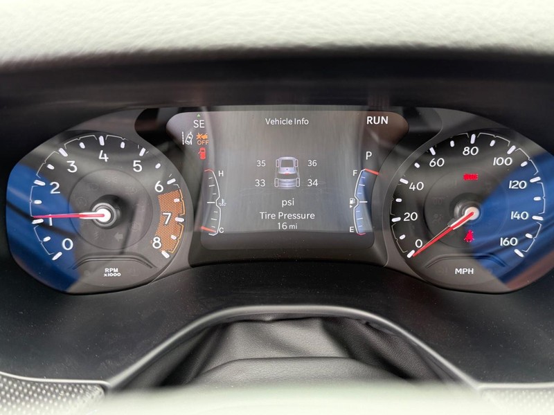 Jeep Compass Vehicle Image 15