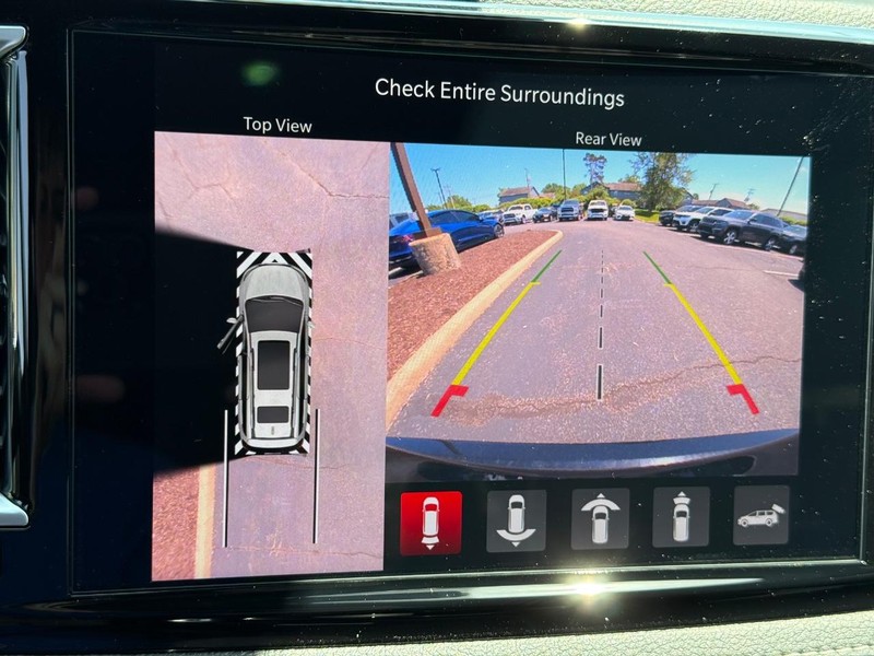 Chrysler Pacifica Vehicle Image 13