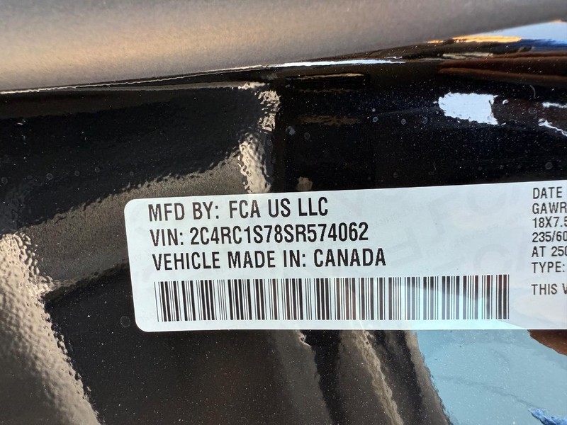 Chrysler Pacifica Vehicle Image 21