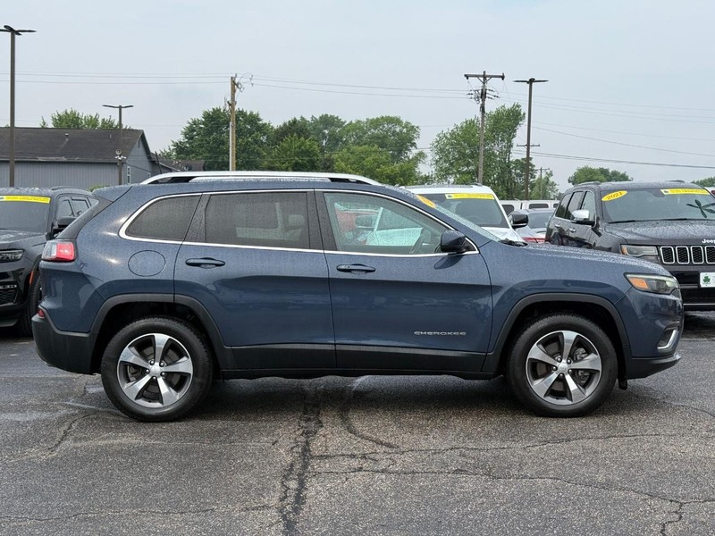 Jeep Cherokee Vehicle Image 02