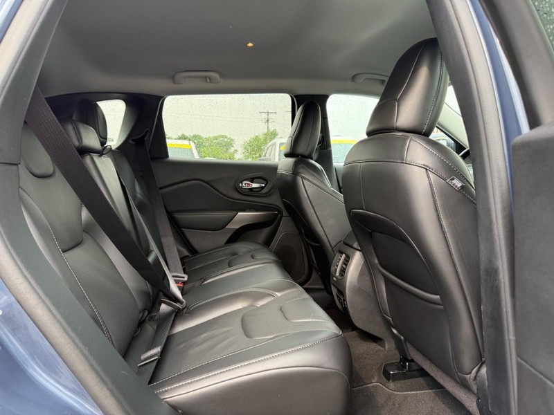 Jeep Cherokee Vehicle Image 10