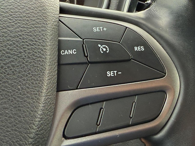 Jeep Cherokee Vehicle Image 14