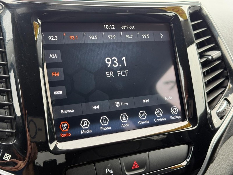 Jeep Cherokee Vehicle Image 16