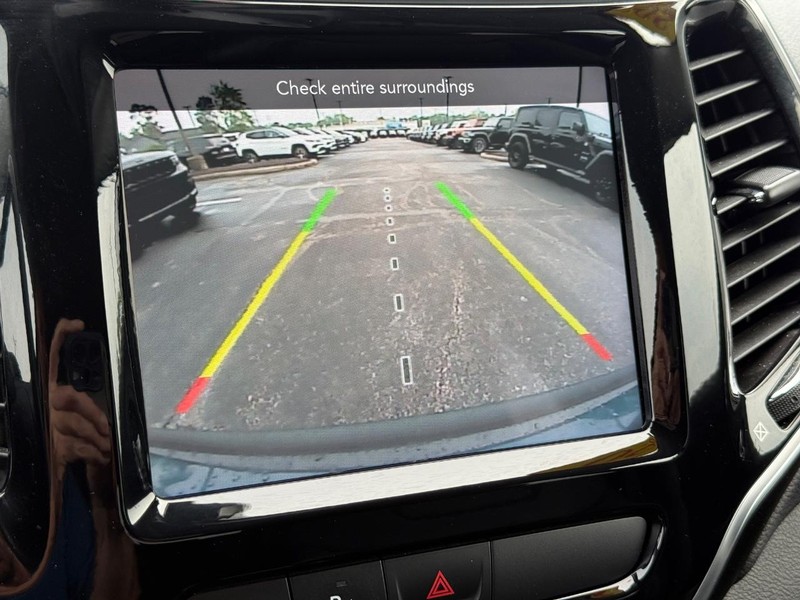 Jeep Cherokee Vehicle Image 17