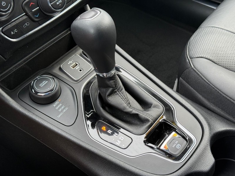 Jeep Cherokee Vehicle Image 20