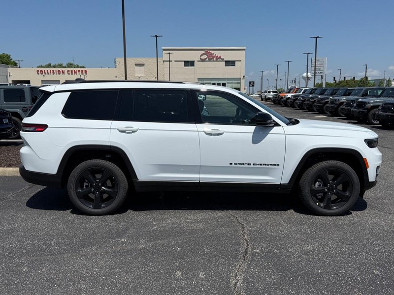 Jeep Grand Cherokee L Vehicle Image 02