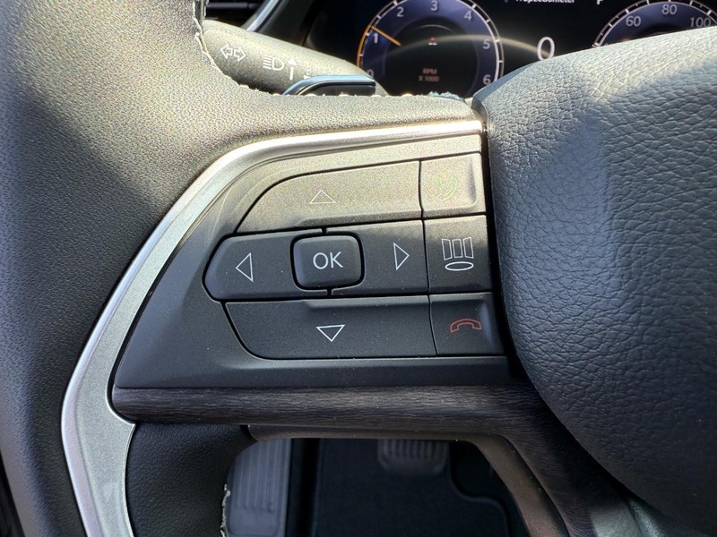 Jeep Grand Cherokee L Vehicle Image 08