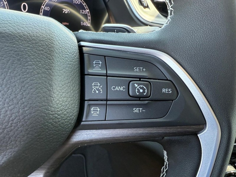 Jeep Grand Cherokee L Vehicle Image 09