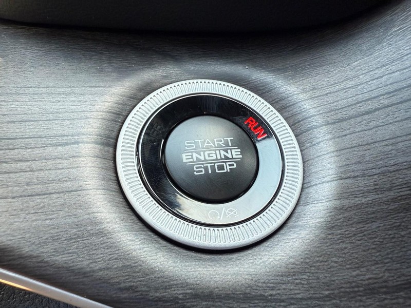 Jeep Grand Cherokee L Vehicle Image 10