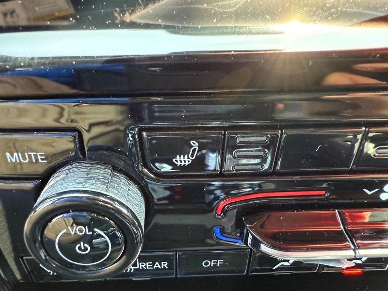 Jeep Grand Cherokee L Vehicle Image 11