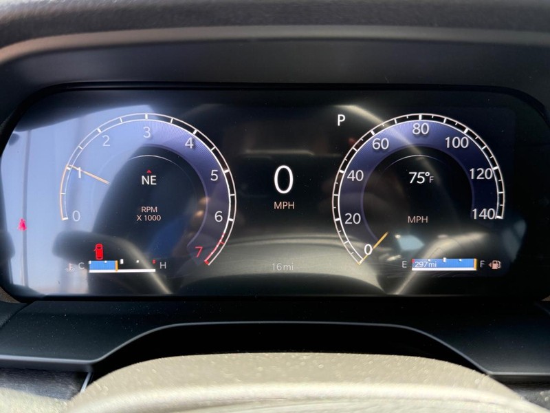 Jeep Grand Cherokee L Vehicle Image 17