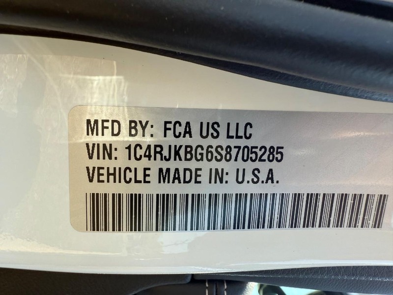 Jeep Grand Cherokee L Vehicle Image 21