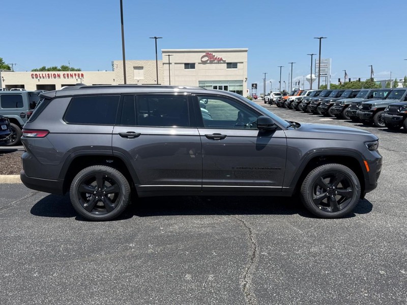 Jeep Grand Cherokee L Vehicle Image 02