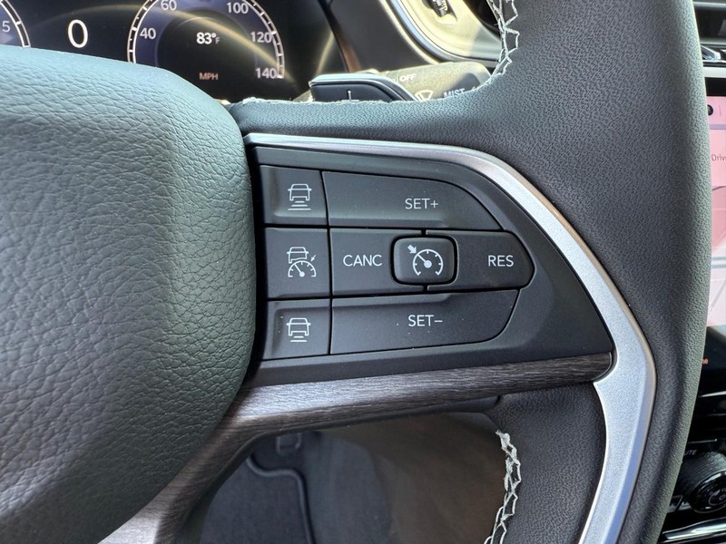 Jeep Grand Cherokee L Vehicle Image 09