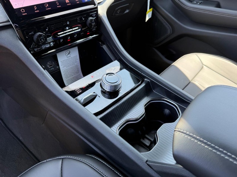 Jeep Grand Cherokee L Vehicle Image 15