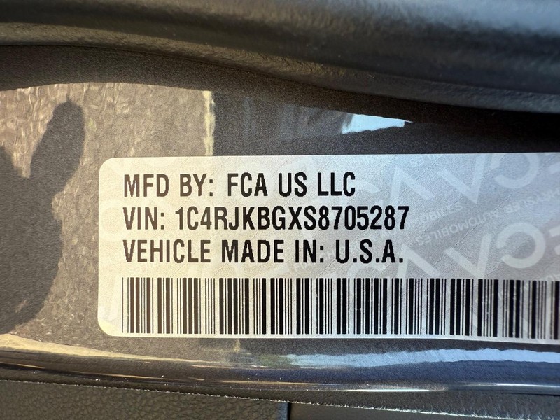 Jeep Grand Cherokee L Vehicle Image 21