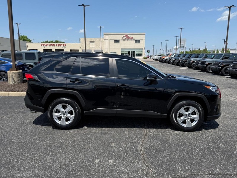 Toyota RAV4 Vehicle Image 02