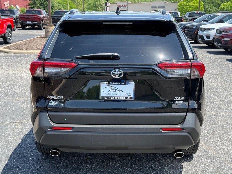 Toyota RAV4 Vehicle Image 04