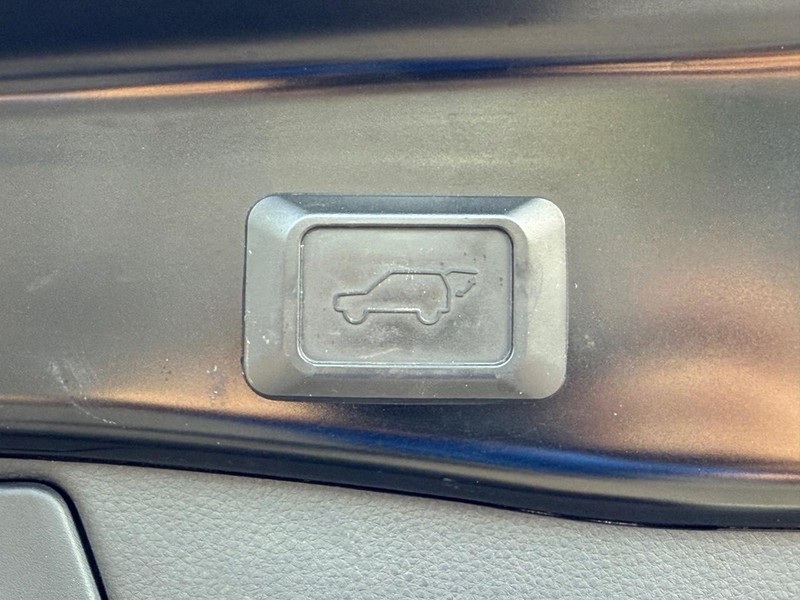 Toyota RAV4 Vehicle Image 08