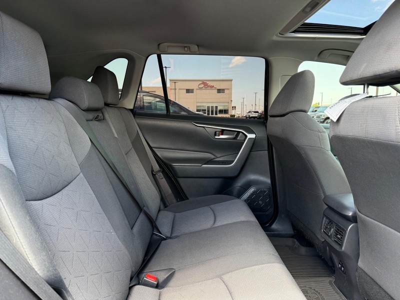 Toyota RAV4 Vehicle Image 11