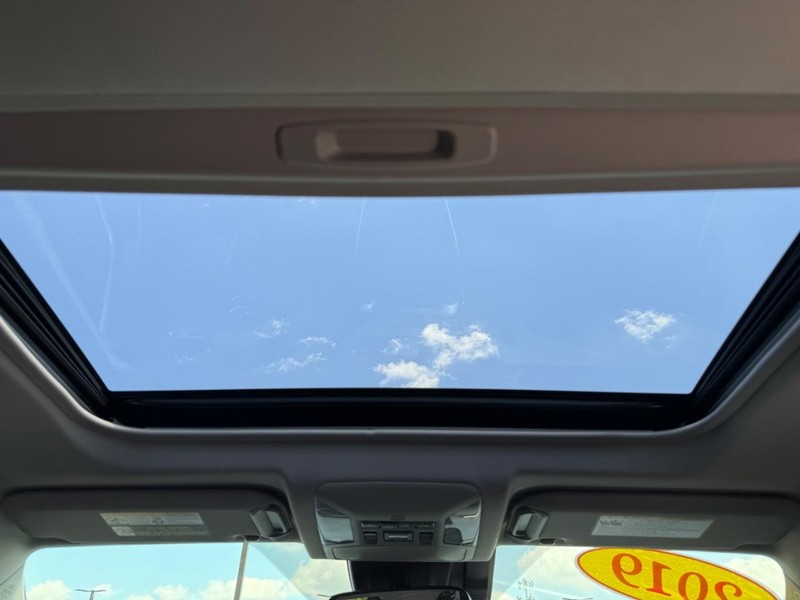 Toyota RAV4 Vehicle Image 12
