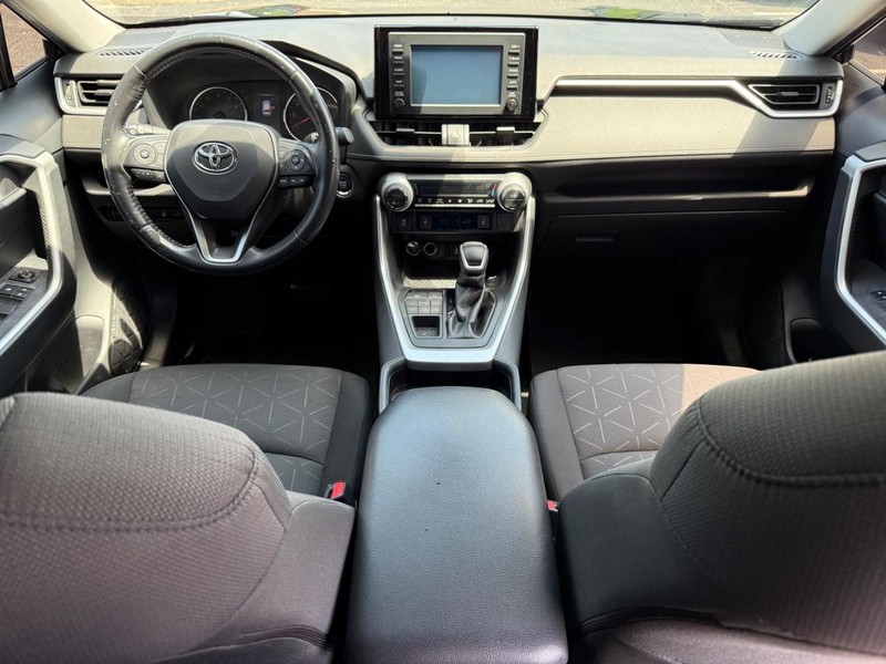 Toyota RAV4 Vehicle Image 13
