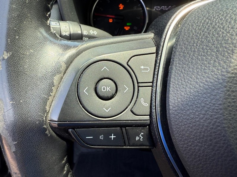 Toyota RAV4 Vehicle Image 15