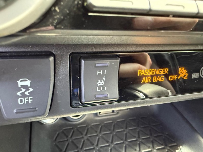 Toyota RAV4 Vehicle Image 18