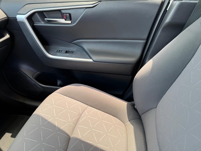Toyota RAV4 Vehicle Image 23