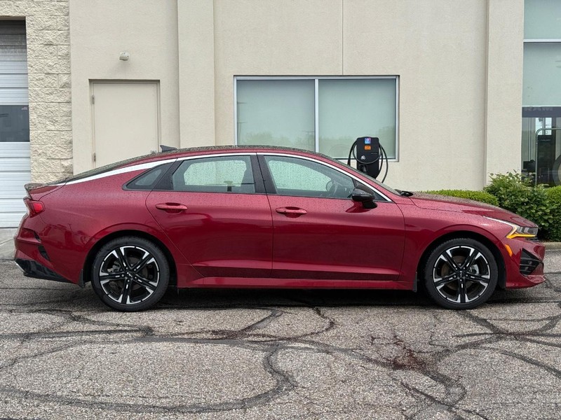 Kia K5 Vehicle Image 02