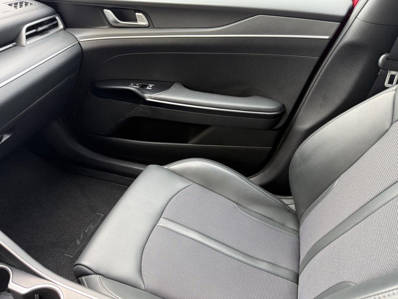 Kia K5 Vehicle Image 22