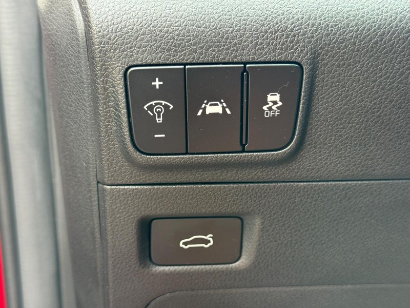 Kia K5 Vehicle Image 24