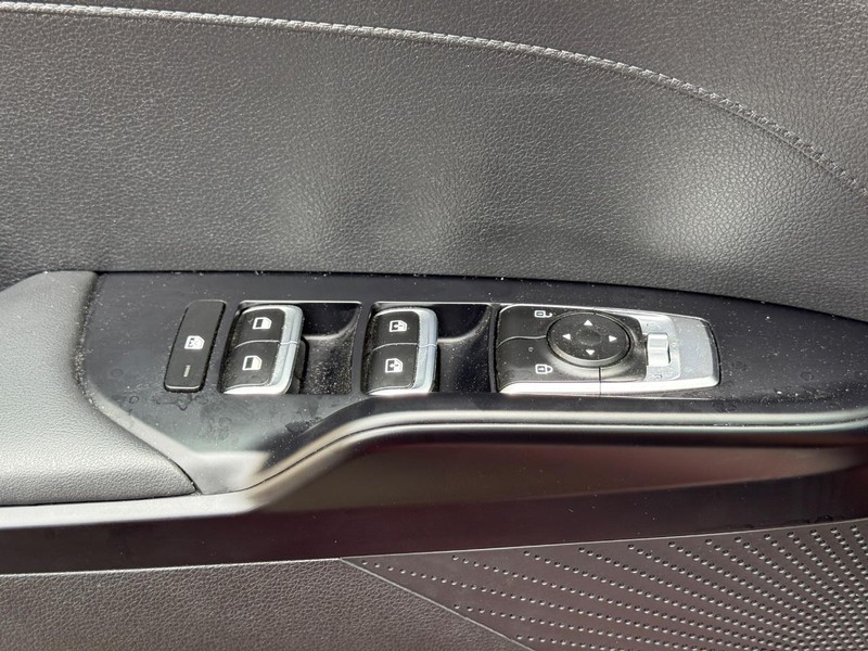 Kia K5 Vehicle Image 25