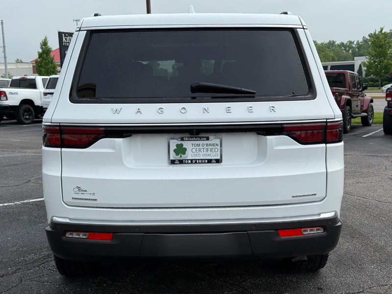 Jeep Wagoneer Vehicle Image 04