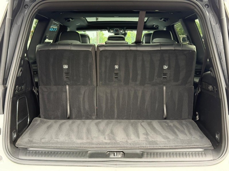 Jeep Wagoneer Vehicle Image 06