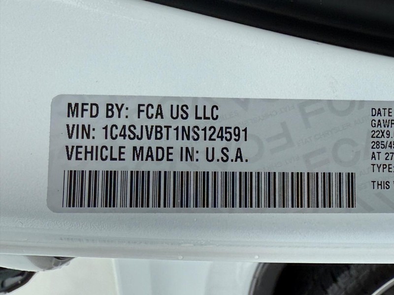 Jeep Wagoneer Vehicle Image 30