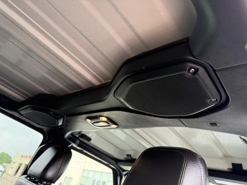 Jeep Wrangler 4xe Vehicle Image 11