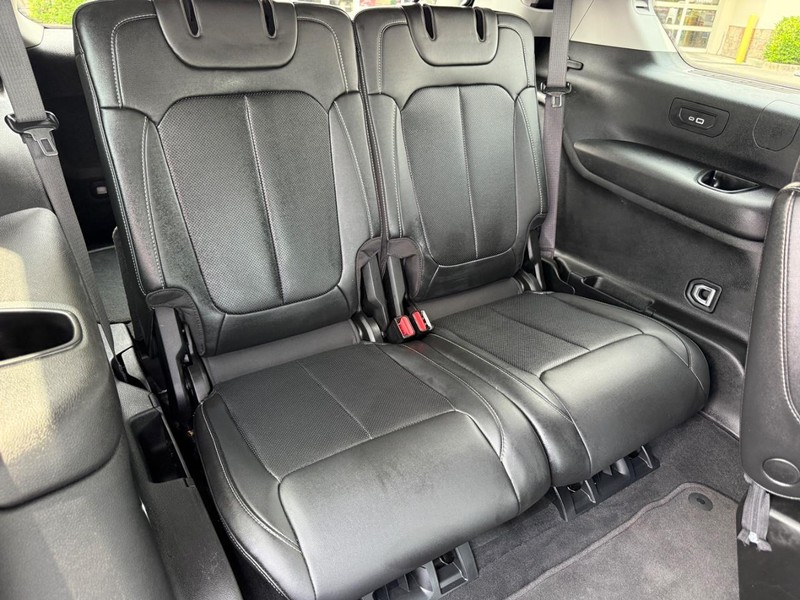 Jeep Grand Cherokee L Vehicle Image 10