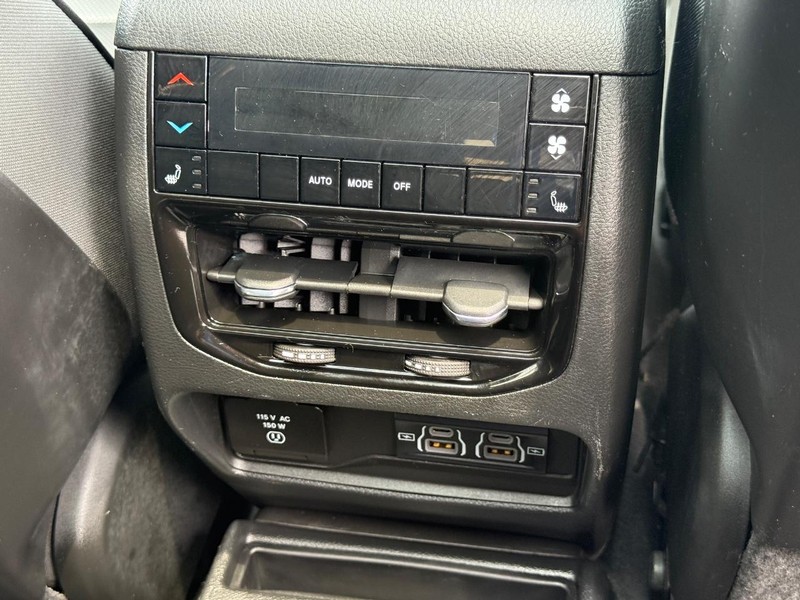 Jeep Grand Cherokee L Vehicle Image 13