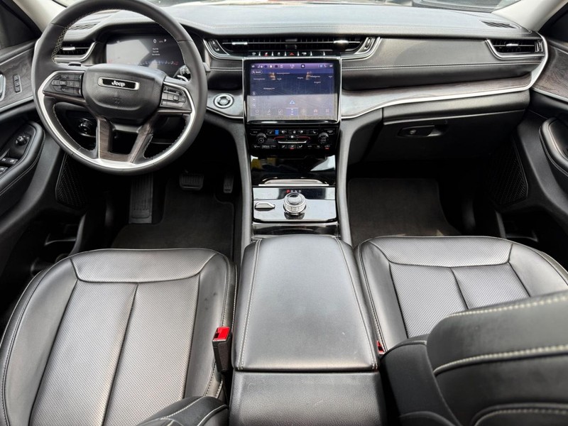 Jeep Grand Cherokee L Vehicle Image 14