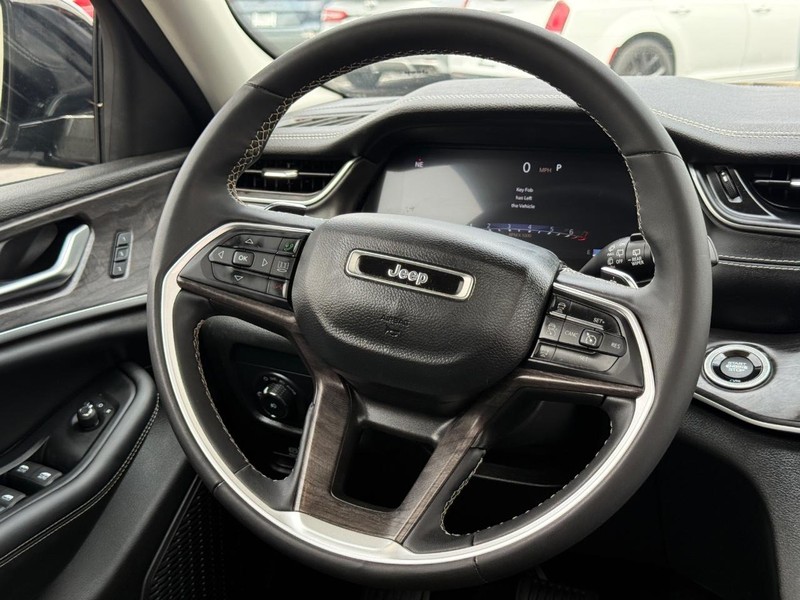 Jeep Grand Cherokee L Vehicle Image 15